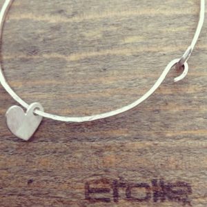 Bracciale fine con ciondolo cuore della linea Hand Made di Etoile Gioielli