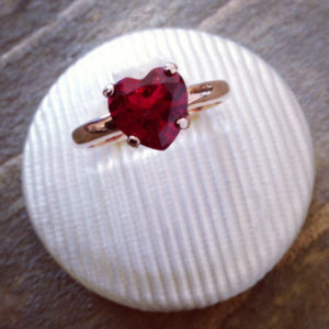 Anello con cuore in vendita sullo store Etoile Gioielli