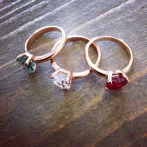 Anello con cuore colori disponibili assortiti in vendita sullo store Etoile Gioielli